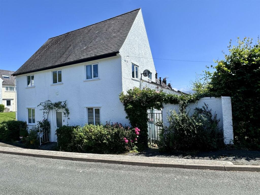 Main image of property: 71 Maes Hyfryd, Beaumaris