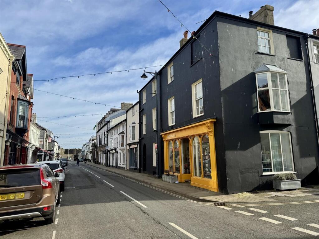 Main image of property: 31 Castle Street, Beaumaris