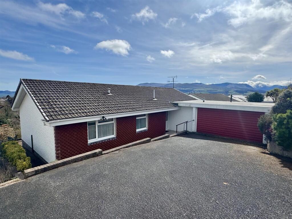 Main image of property: 44 Cae Mair, Beaumaris