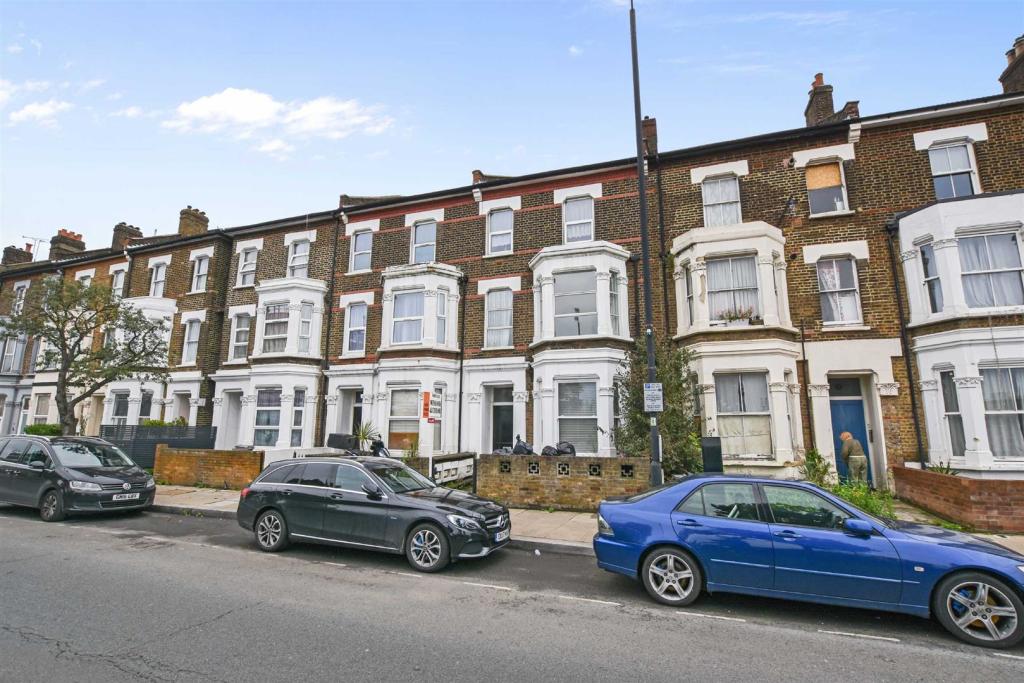 2 bedroom flat for sale in Scrubs Lane College Park Kensal Green