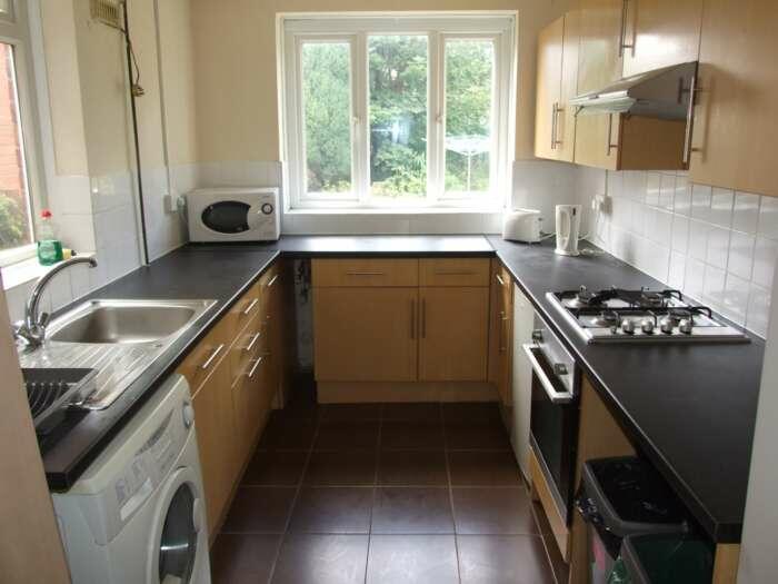 4 bedroom terraced house for rent in Wyeverne Road, Cathays, Cardiff, CF24 4BG, CF24