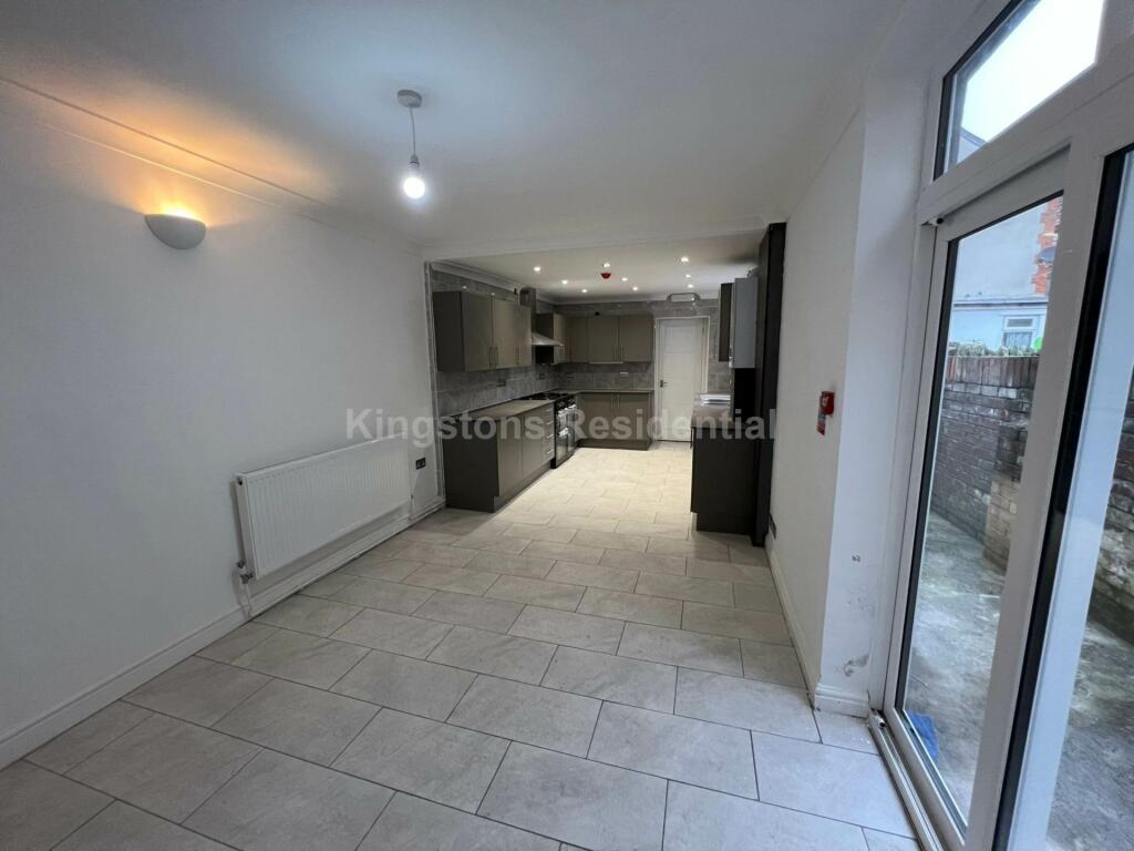 Additional property image - Modern 7 bedroom property in Angus Street