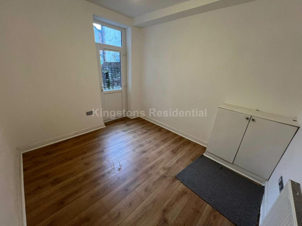 Additional property image - Modern 7 bedroom property in Angus Street