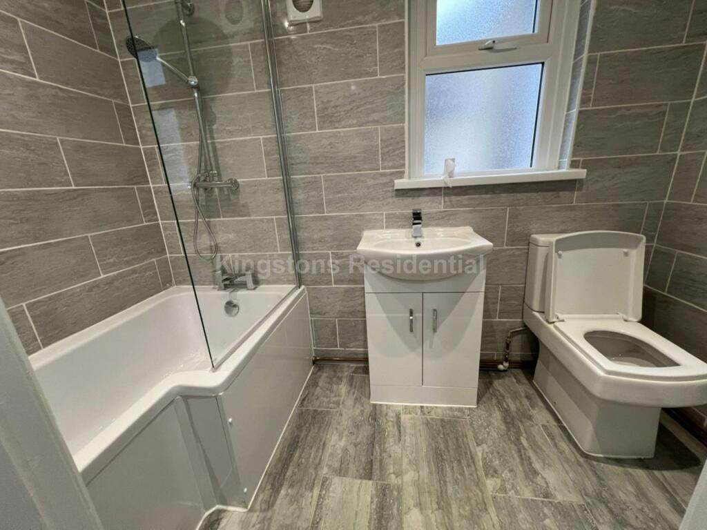 Additional property image - Modern 7 bedroom property in Angus Street