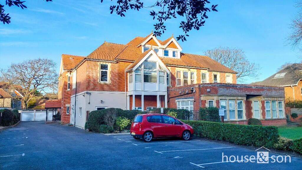 2 bedroom apartment for sale in Cliff Road, Overcliff