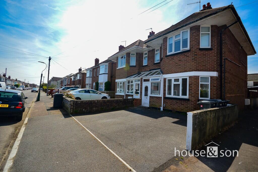 2 bedroom ground floor flat for sale in Stewart Road, Bournemouth, Dorset, BH8