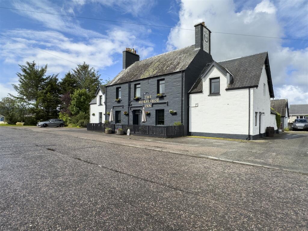 7 bedroom detached house