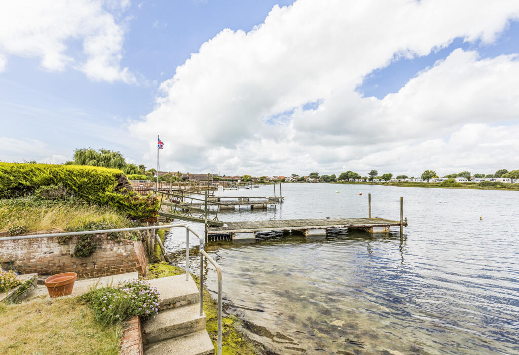 2 bedroom apartment for sale in Rowin Close, Hayling Island, Hampshire