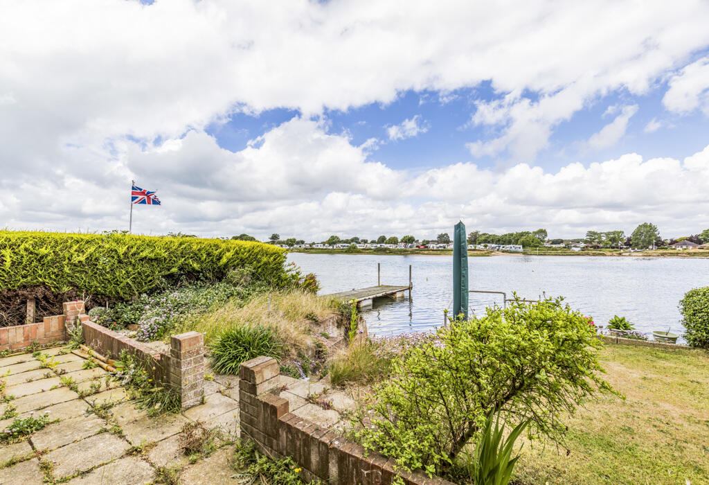 2 bedroom apartment for sale in Rowin Close, Hayling Island, Hampshire