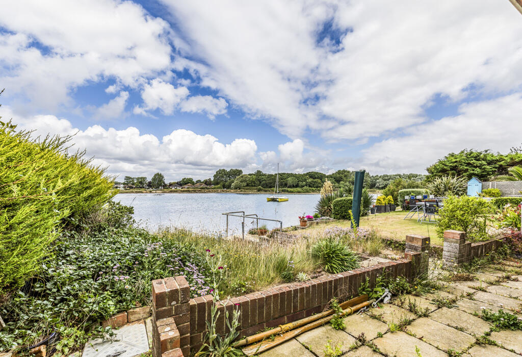 2 bedroom apartment for sale in Rowin Close, Hayling Island, Hampshire