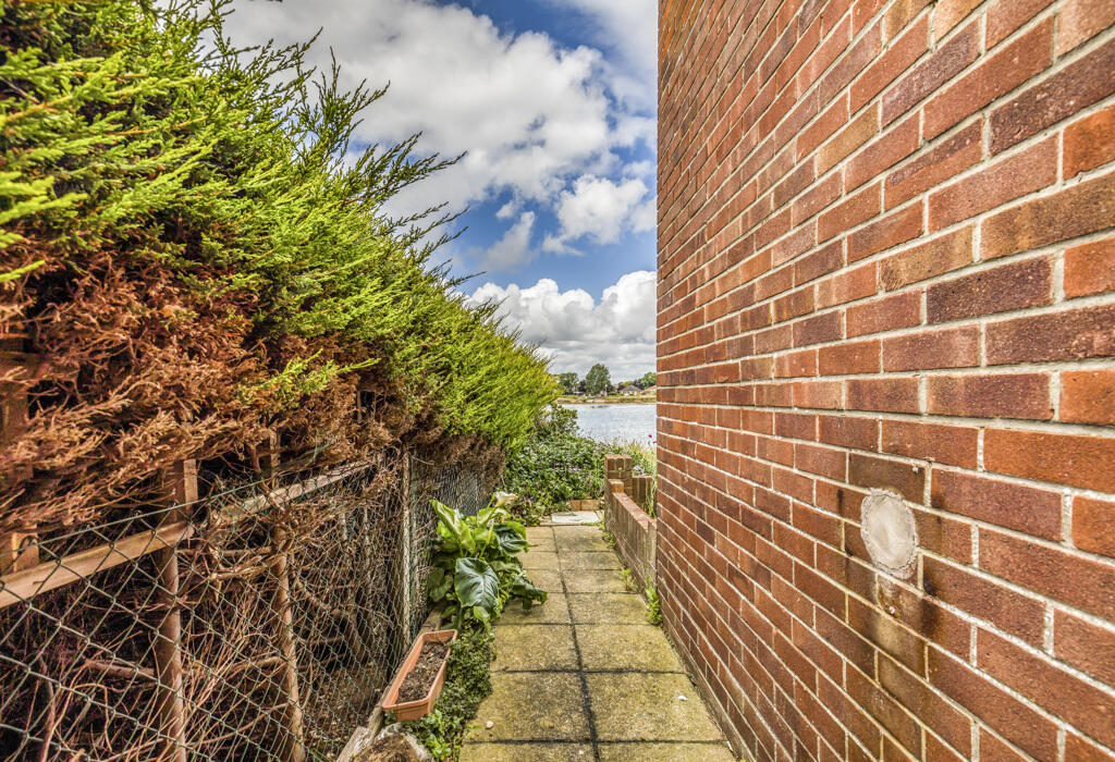 2 bedroom apartment for sale in Rowin Close, Hayling Island, Hampshire
