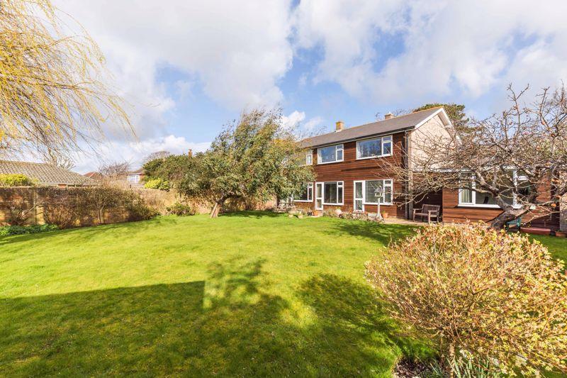 4 bedroom detached house for sale in 19 Bacon Lane, Hayling Island, PO11