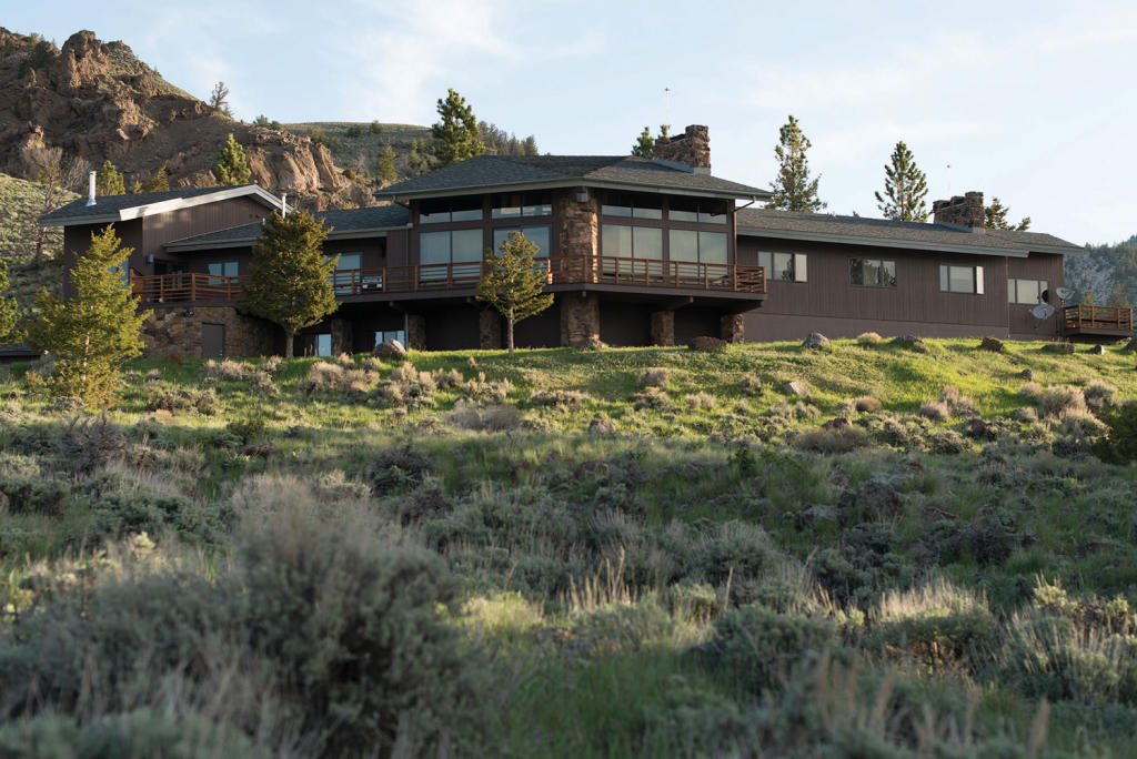 farm for sale in Cody, Wyoming, USA