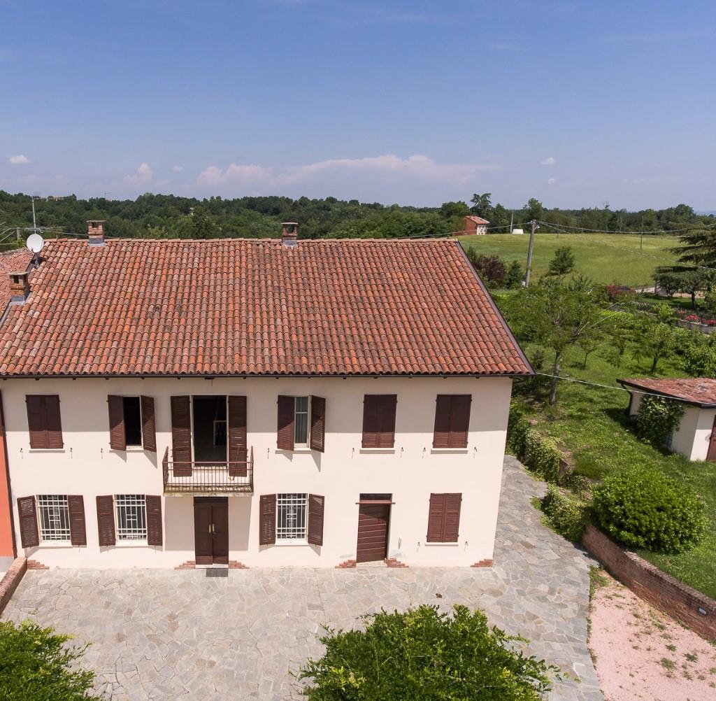 3 bedroom country house for sale in Mombercelli, Asti, Piedmont, Italy