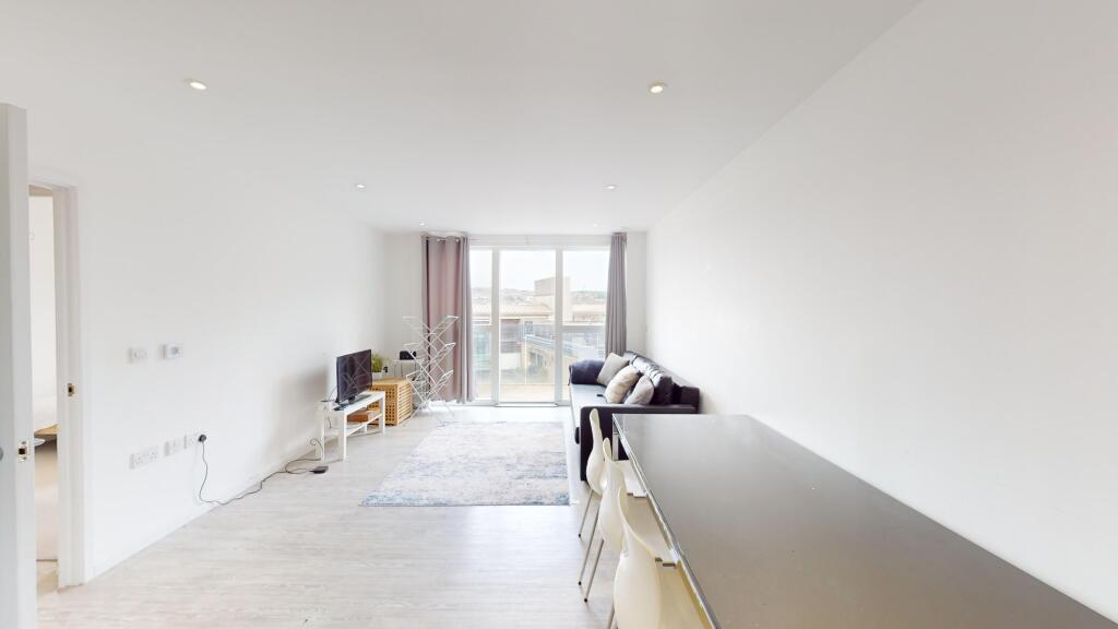 Additional property image - Fleet Street