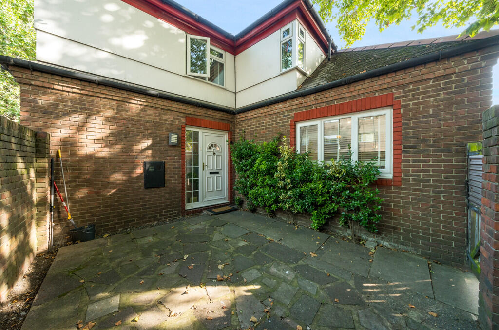 Main image of property: Tranton Road, London