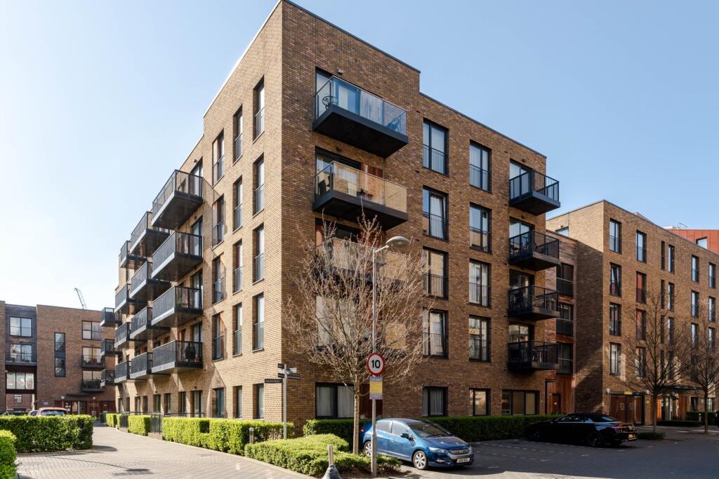 Main image of property: Royal Victoria Gardens, Whiting Way, Surrey Quays , London, SE16