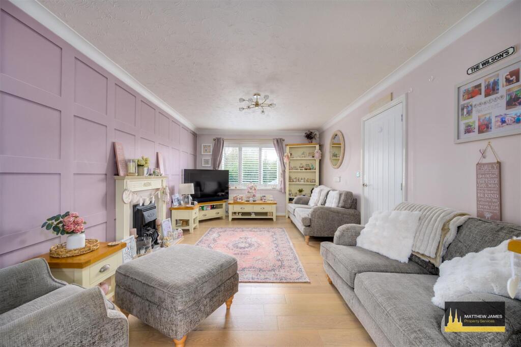 Additional property image - Larkin Grove, Walsgrave, Coventry * CUL-DE-SAC LOCATION *