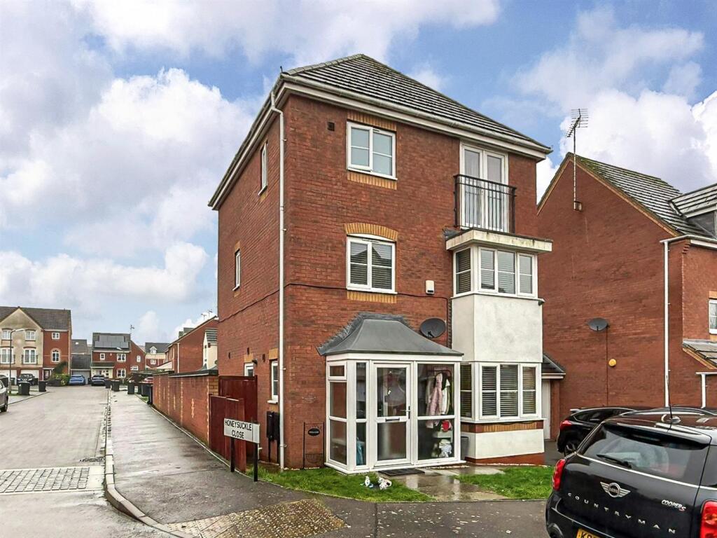 Main image of property: Passionflower Close, Bedworth  * FIVE BEDROOMS / TWO EN-SUITES *