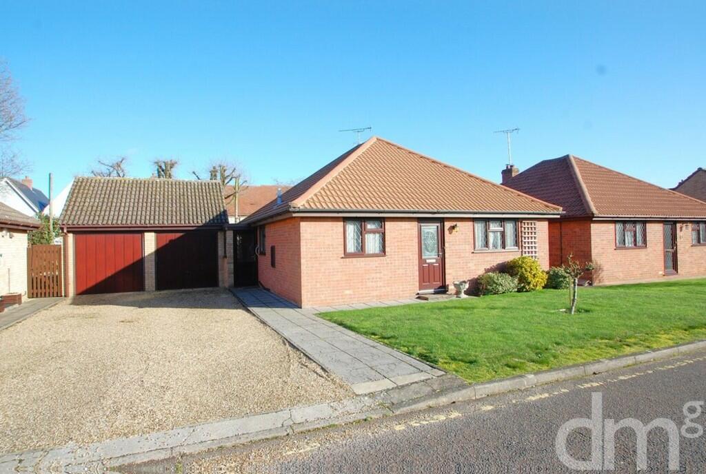 2 bedroom detached bungalow for sale in Morley Road, Tiptree, CO5