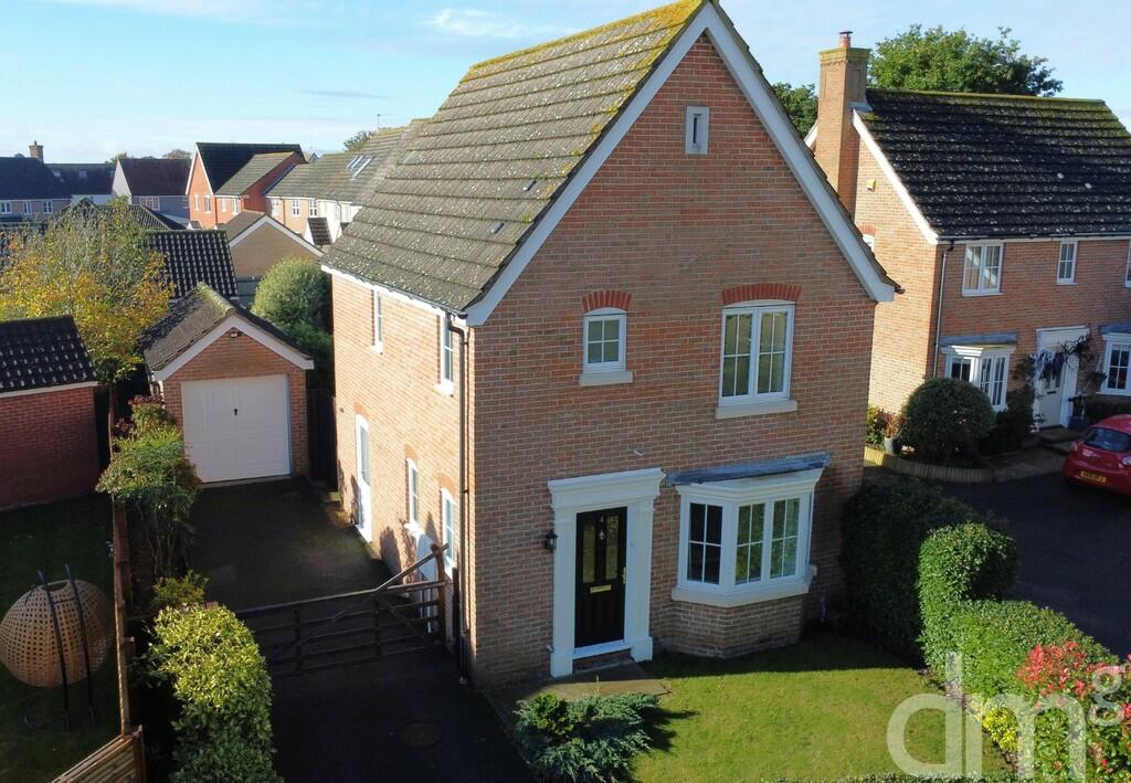 3 bedroom detached house for sale in Tew Close, Tiptree, CO5