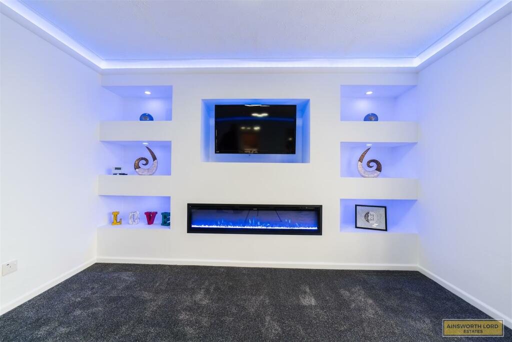 Additional property image - Sunnymere Drive, Darwen, Lancashire