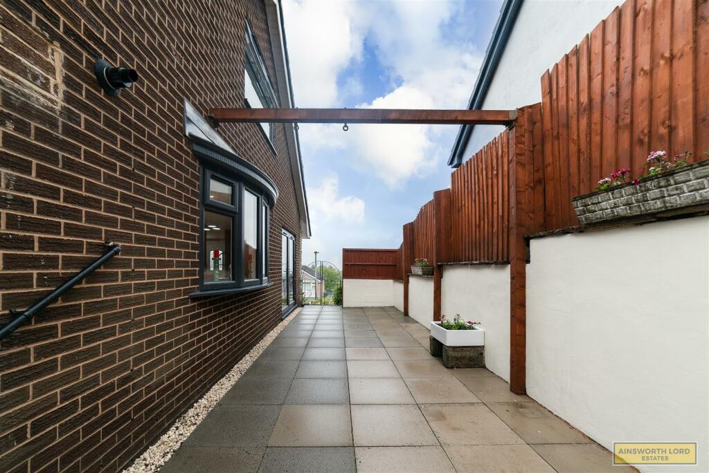 Additional property image - Sunnymere Drive, Darwen, Lancashire