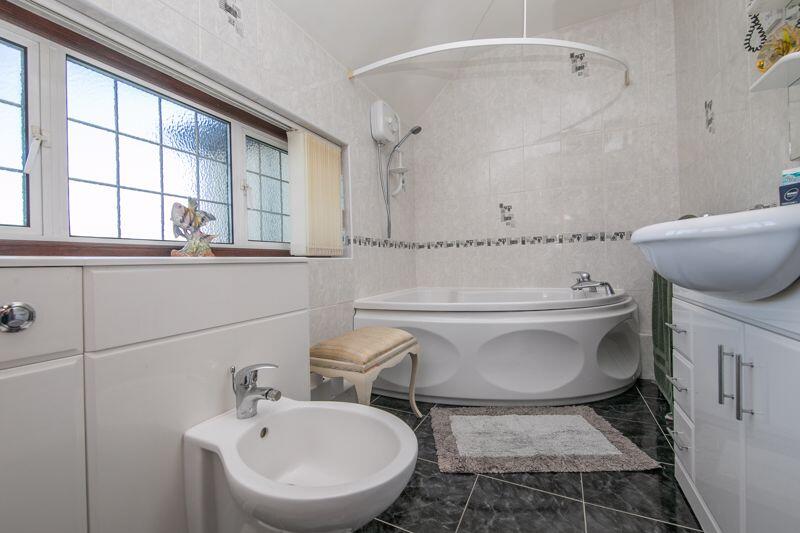 Additional property image - Gutteridge Hall Lane, Weeley, Clacton-On-Sea CO16
