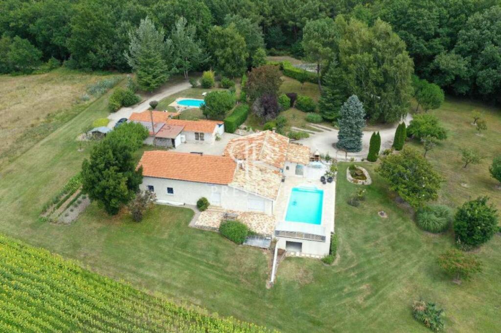 7 bedroom house for sale in PoitouCharentes, Charente, BarbezieuxSt