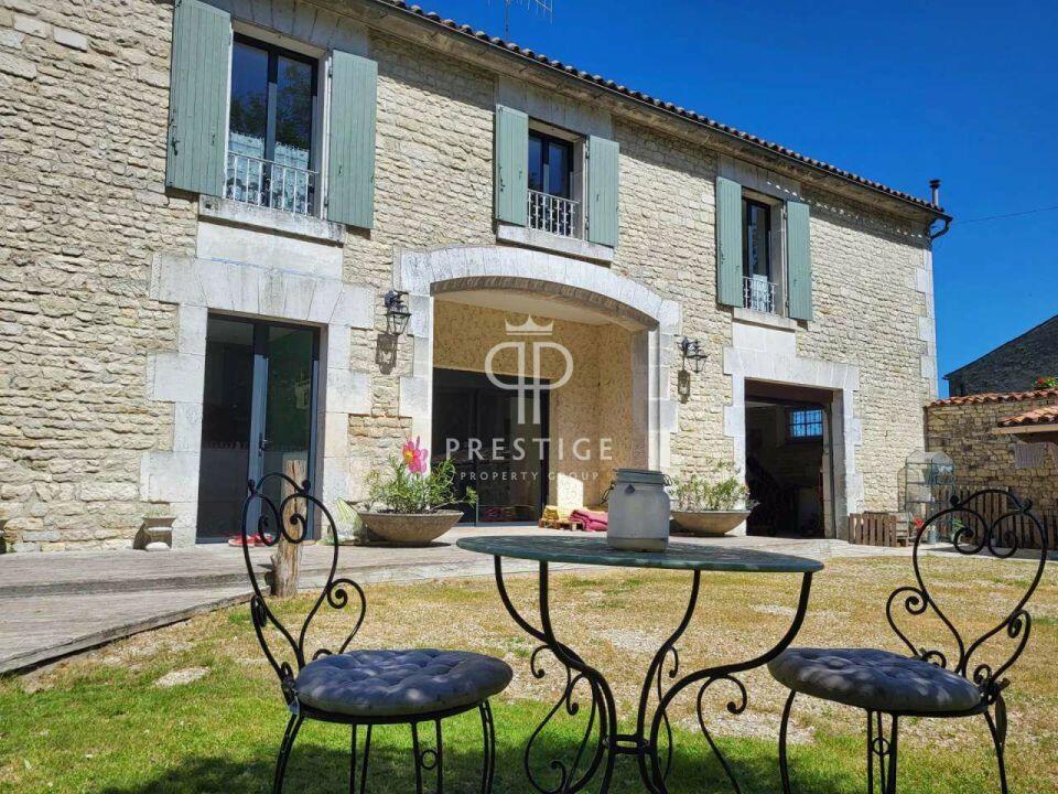 5 bedroom farm house for sale in Poitou-Charentes, Charente, Jarnac, France