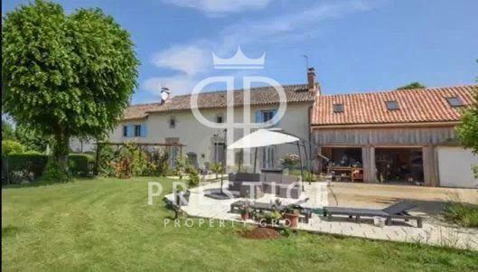 10 bedroom farm house for sale in Poitou-Charentes, Vienne, Brux, France