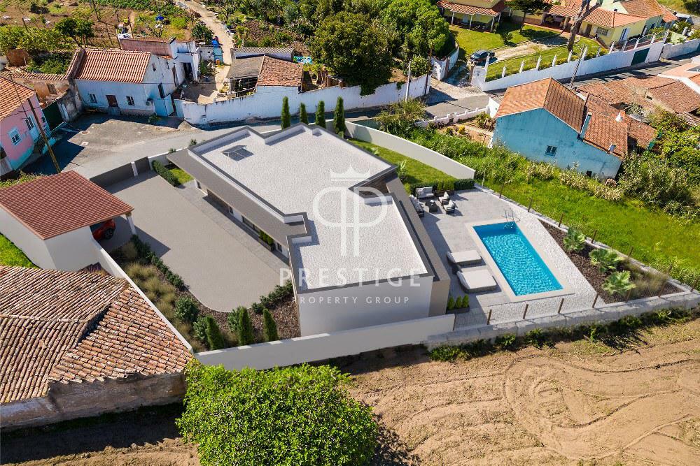 4 bed Villa for sale in Lisbon, Salir Do Porto