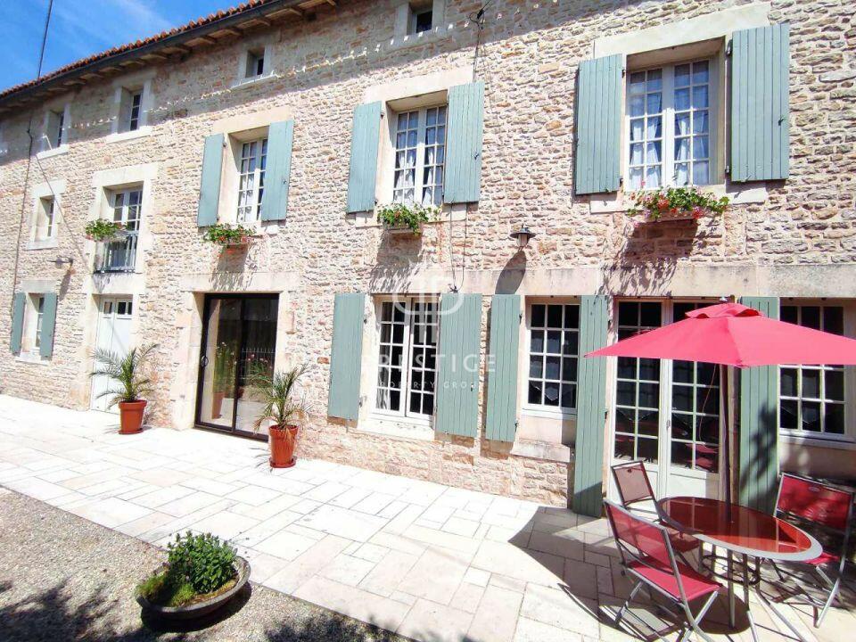 4 bedroom house for sale in Poitou-Charentes, Vienne, Lizant, France