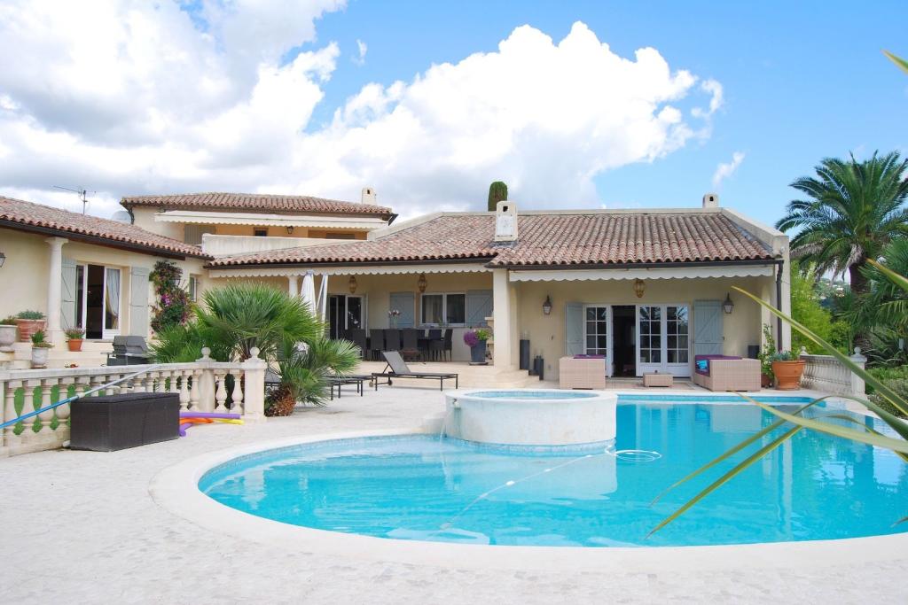 8 bedroom house for sale in ProvenceAlpsCote d`Azur