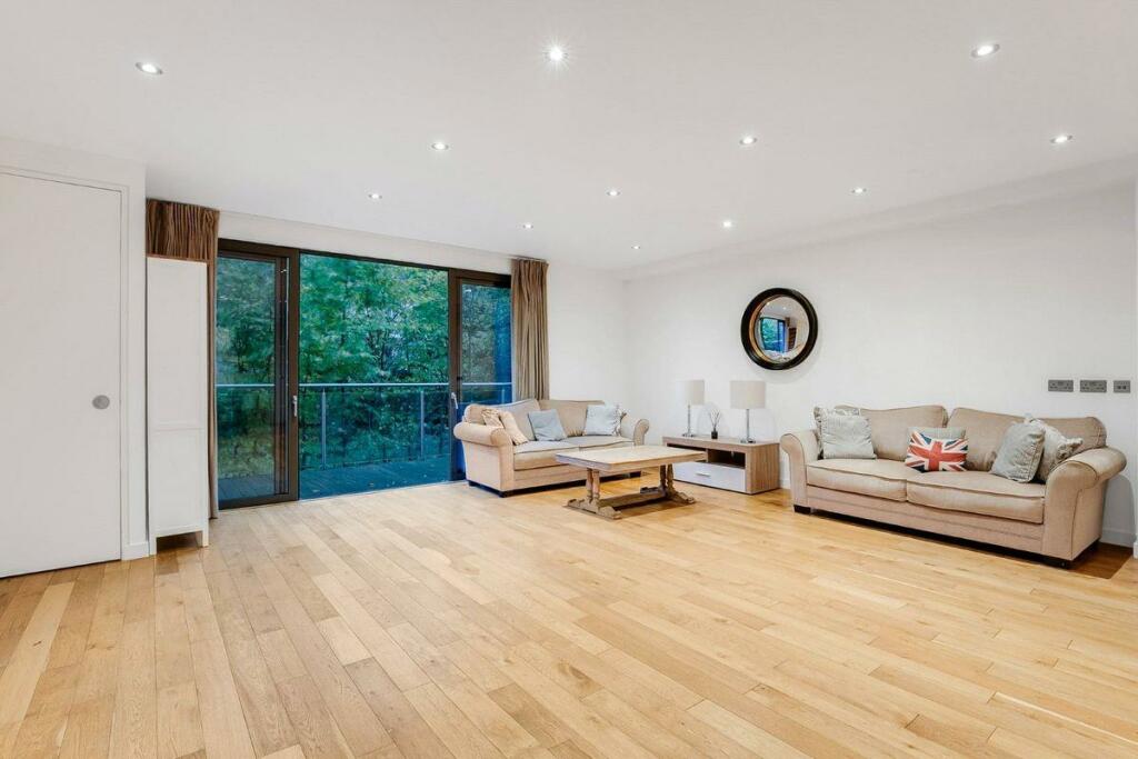 3 bedroom apartment for sale in Finchley Road, Hampstead, London, NW3