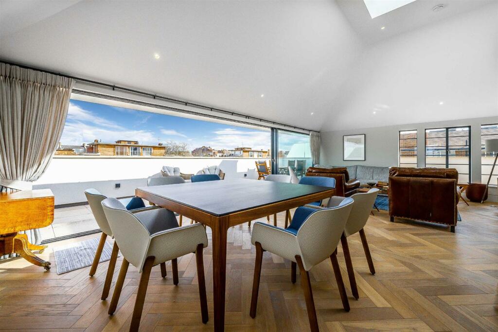 3 bedroom penthouse for rent in Hamilton Court, Maida Vale, London, W9