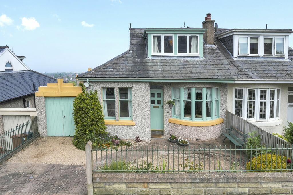 4 bedroom semidetached house for sale in 19 Paisley Crescent