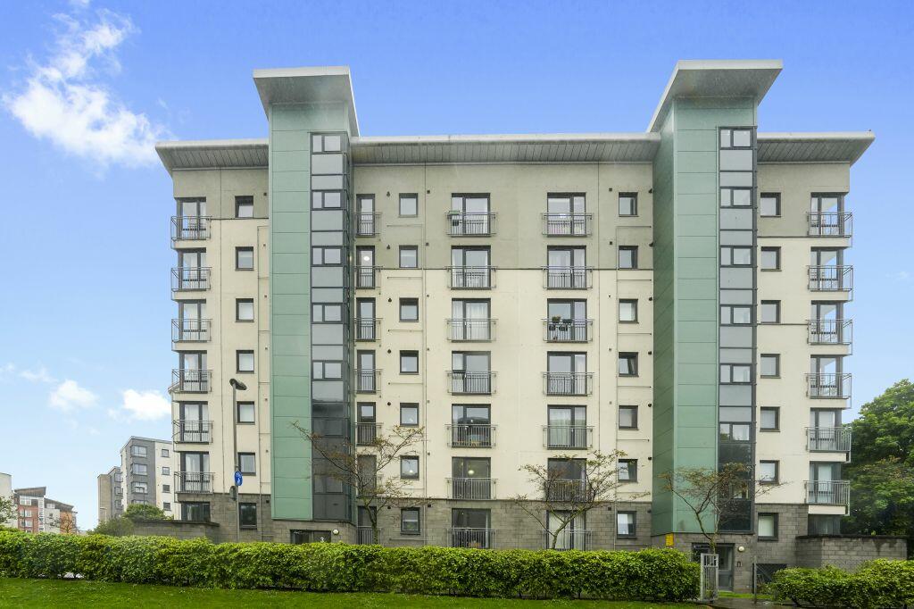 2 bedroom flat for sale in 3/4 Lochend Park View, Lochend, Edinburgh