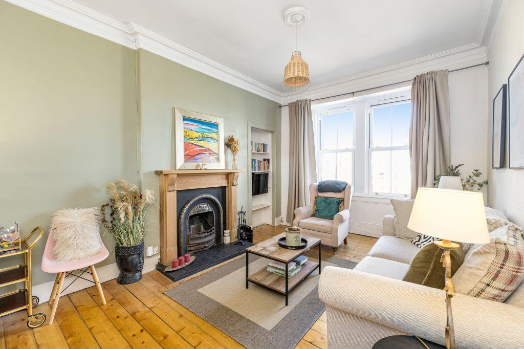 Main image of property: 27/10 Parsons Green Terrace, Meadowbank, Edinburgh, EH8 7AF