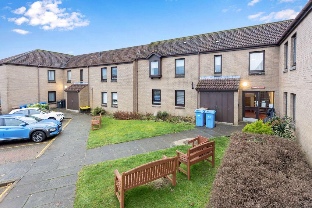 Main image of property: 10 Hill Court, Dunfermline, KY12 7RF