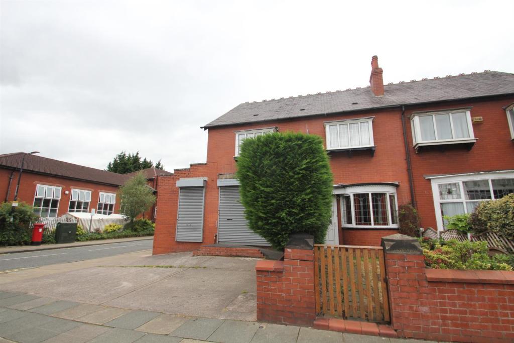 4 bedroom semidetached house for sale in Chester Road, Stretford