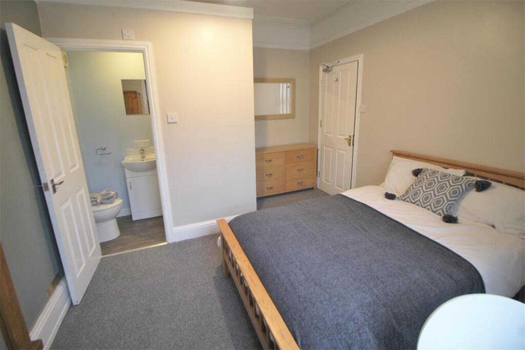 Main image of property: Ensuite 1, Albany Road, Earlsdon, Coventry, CV5 6JU