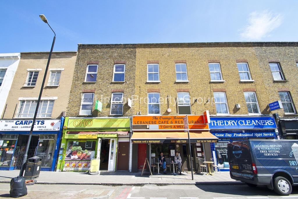 3 bedroom flat for rent in Burdett Road, Mile End, E3