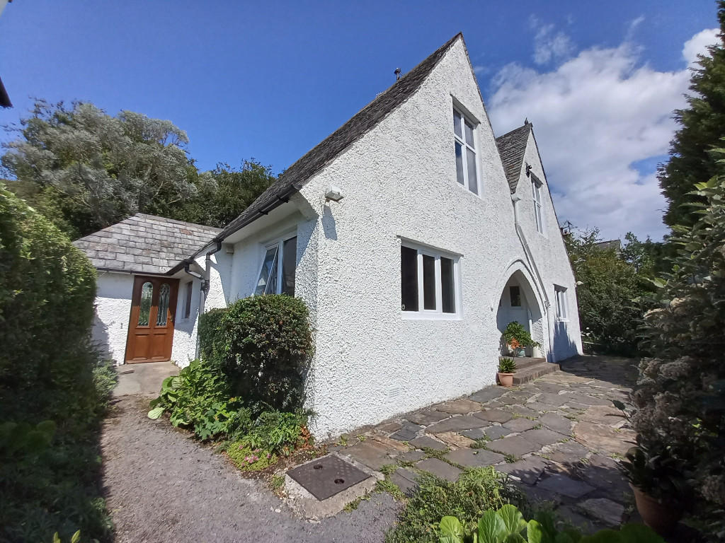 5 bedroom detached house for sale in Bangor, Gwynedd, LL57