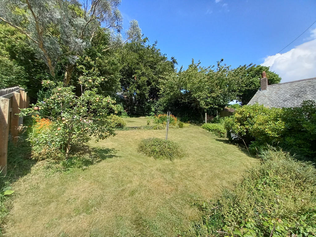 4 bedroom detached house for sale in Bangor, Gwynedd, LL57