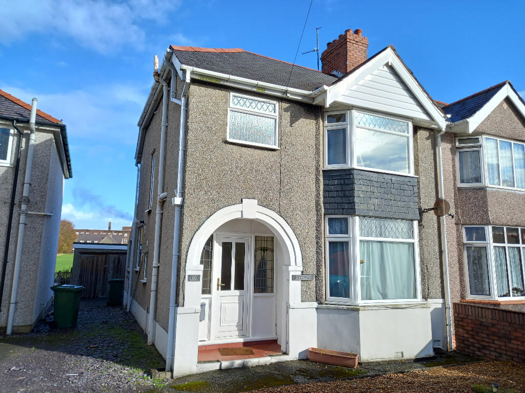 4 bedroom semidetached house for sale in Belmont Drive, Bangor