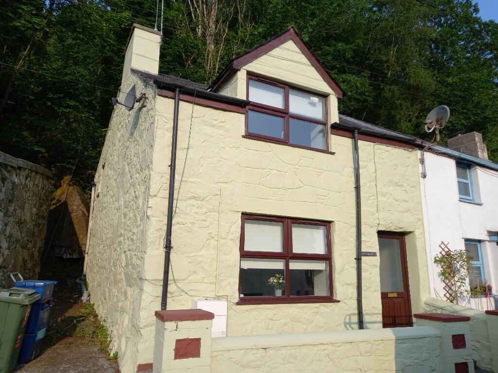 2 bedroom semidetached house for sale in Cwm Y Glo, LL55