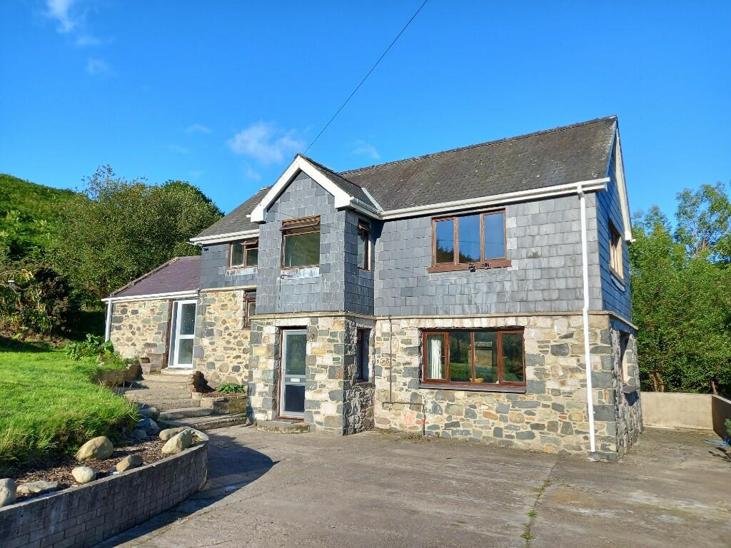 4 bedroom detached house for sale in Abergwyngregyn, LL33