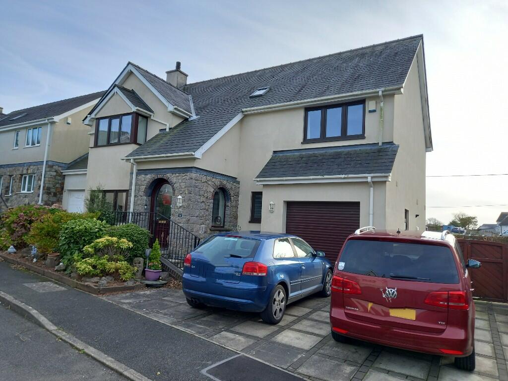 4 bedroom detached house for sale in Gwalchmai, LL65