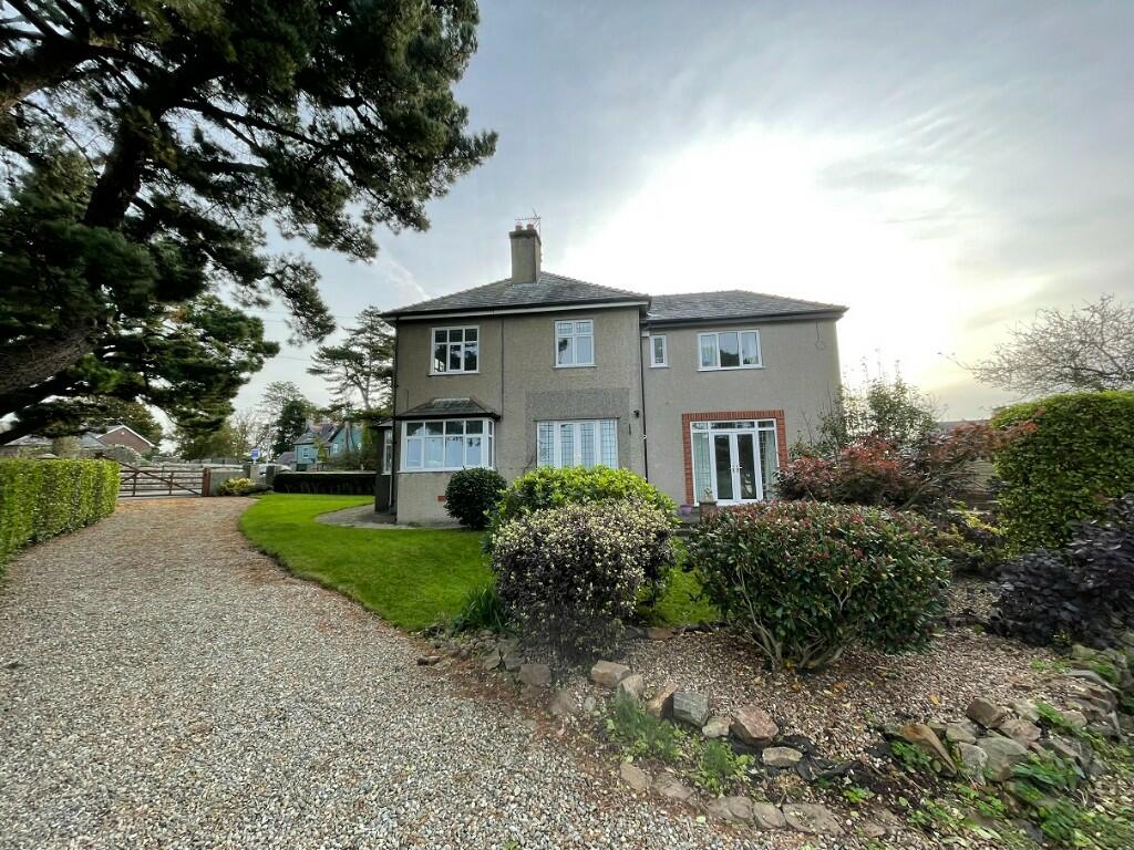 4 bedroom semidetached house for sale in Priestley Road, Caernarfon